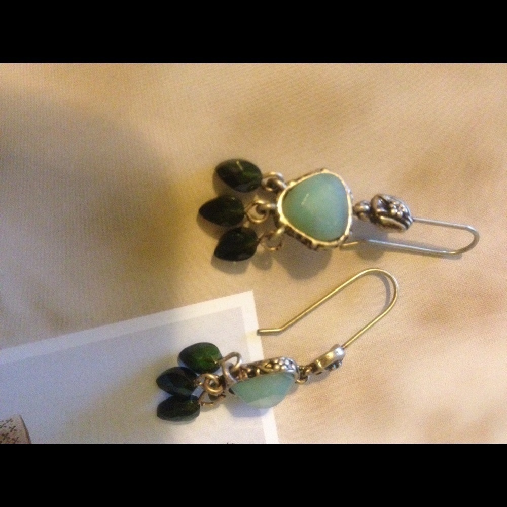 Vintage inspired dangle earrings. - Picture 3 of 3